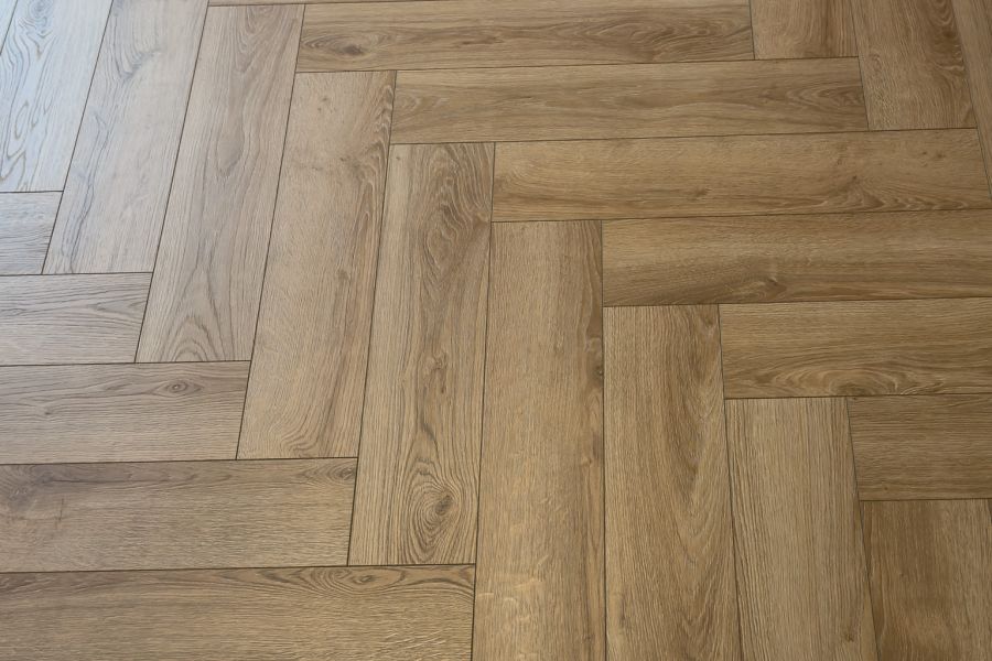 Minimalizm ocieplany drewnem.